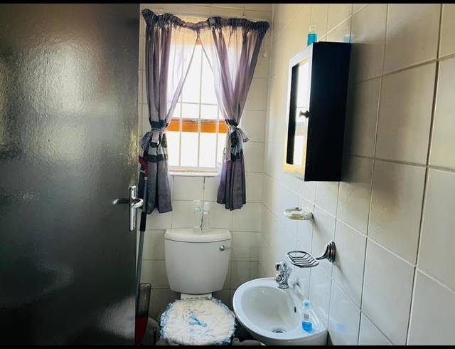 2 BEDROOM APARTMENT FOR SALE IN GLEN MARAIS